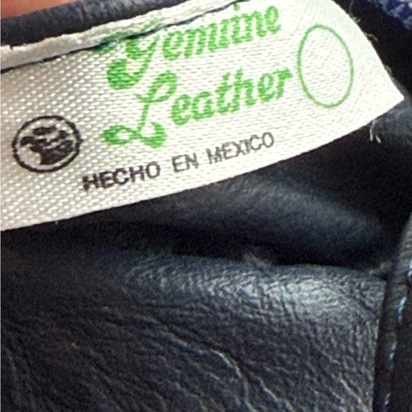 Mexican made navy blue leather carry on, duffle bag. Handles and removable strap - Picture 2 of 16